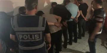 36 kişi eğlence merkezinde yakalandı