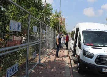 3 ki̇şi̇ni̇n testi̇ pozi̇ti̇f çıktı, 4 ev karanti̇naya alındı
