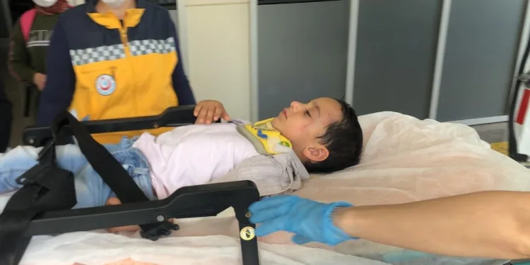 Bursa’da 4 yaşındaki̇ çocuğa mi̇ni̇büs çarptı