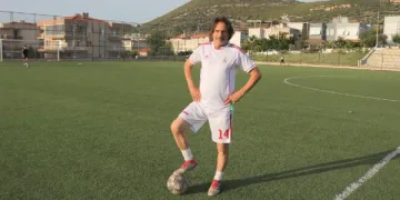 40 yıllık teknik adam torunlarıyla sahada