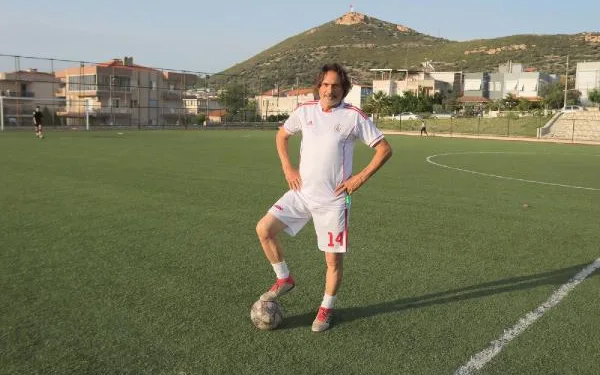 40 yıllık teknik adam torunlarıyla sahada