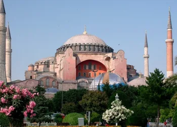 Yunanistan’a sert çıkış: Ayasofya fethedilmiştir!