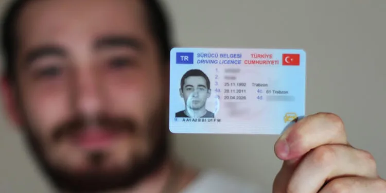 Kimlik kartı, ehliyet ve banka kartı birleşiyor