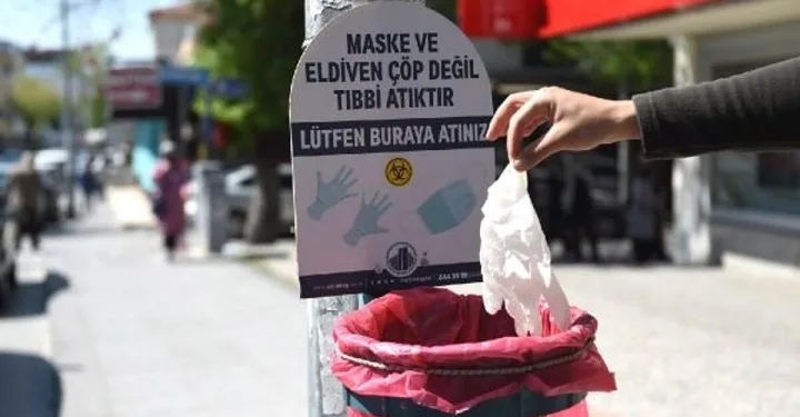 Bakan Koca: Maske ve eldiveni çöpe atın