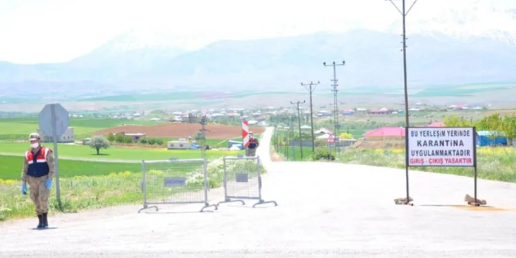Taziye ziyareti sonrası bir mahalle karantinaya alındı