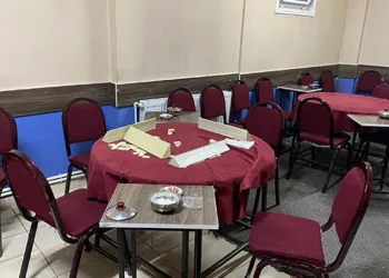 Kahvehaneler dün açılmıştı, bugün kapatma kararı aldılar
