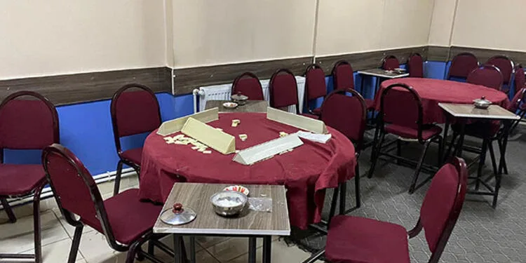 Kahvehaneler dün açılmıştı, bugün kapatma kararı aldılar