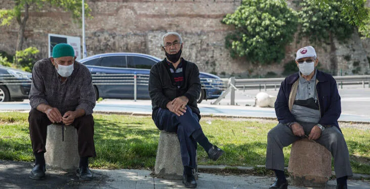 Son dakika: 65 yaş üstü vatandaşlar her gün dışarı çıkabilecek