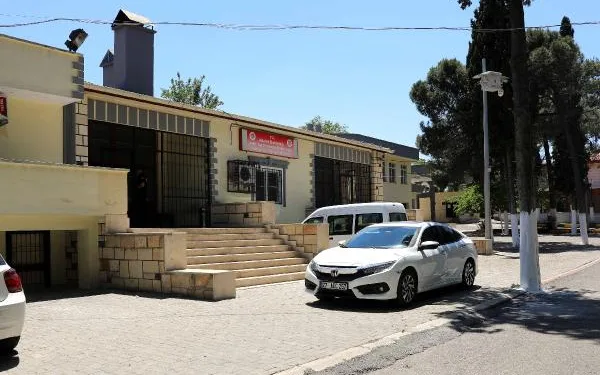 Cam silerken 6’ncı kattan düşen kadın öldü