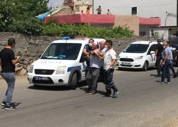 Ortalık savaş alanına döndü! 80 lira için iki aile birbirine girdi