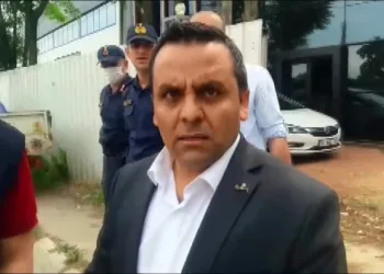 CHP’li meclis üyesi tehdit etti, yanındaki de zabıtaya yumruk attı