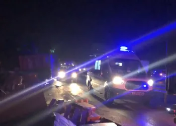 Bursa’da TIR devrildi, İstanbul-Bursa yolu trafiğe kapandı