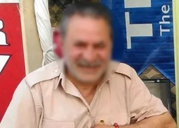 Evine ekmek götüren adam, eşinin gözü önünde bıçaklandı