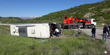 Yolcu otobüsü devrildi… Faciadan dönüldü!