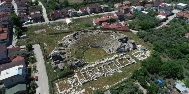 Bursa’daki Roma Tiyatrosu kazılar için gün sayıyor