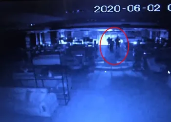 Bursa’da maskeli 5’li çelik kasayı böyle çaldı