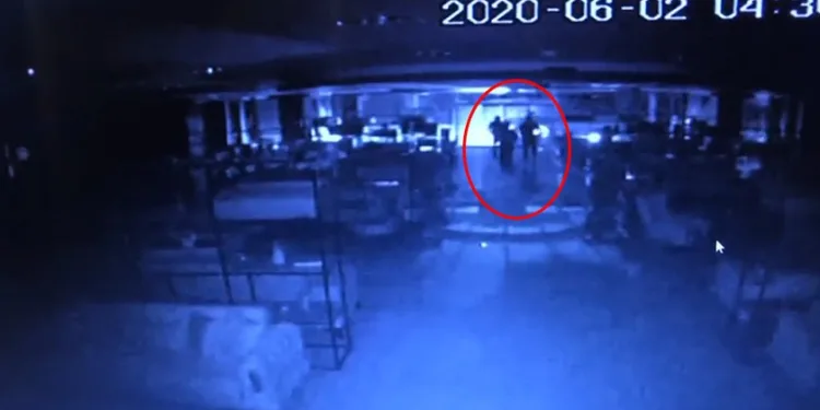 Bursa’da maskeli 5’li çelik kasayı böyle çaldı