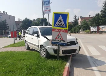 Bursa’daki kazada sürücülerin burnu bile kanamadı
