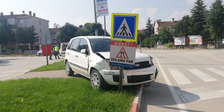 Bursa’daki kazada sürücülerin burnu bile kanamadı