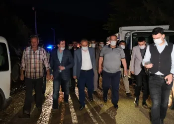 Vali ve Belediye Başkanı sel felaketi yaşanan bölgede