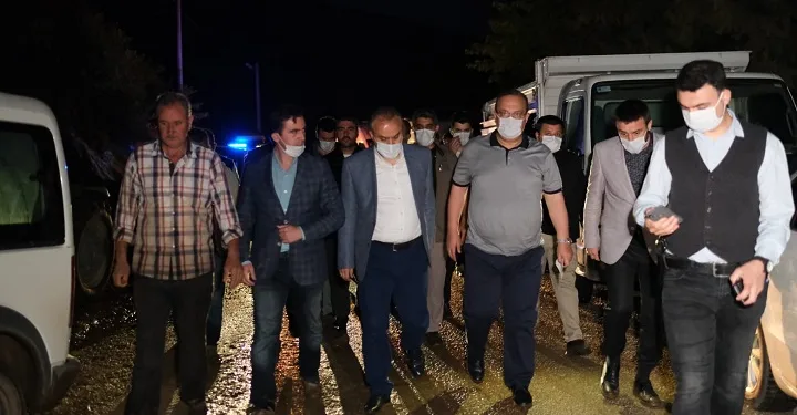 Vali ve Belediye Başkanı sel felaketi yaşanan bölgede