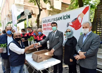 Osmangazi’de vatandaşa fide dağıtımı yapıldı