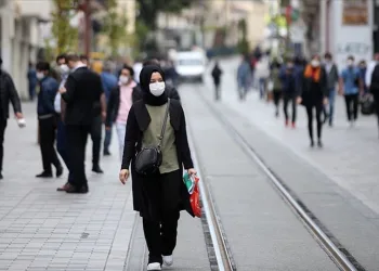 “Bu yılın sonuna kadar maske takacağız”