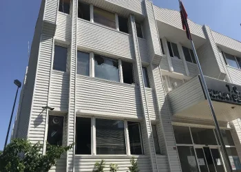 Suyu kesildi diye Belediye binasına pompalıyla saldırdı