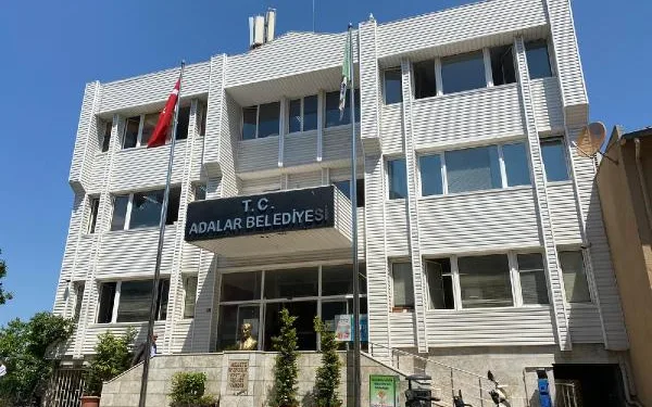 Adalar Belediyesi binasına ateş açan şüpheli yakalandı
