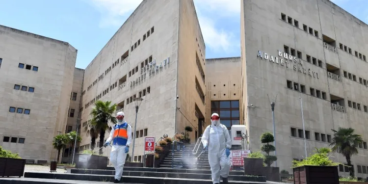Bursa Adli̇yesi ve hukuk büroları dezenfekte edi̇ldi̇