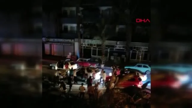 Sosyal mesafeyi unutup, göbek atarak asker uğurladılar