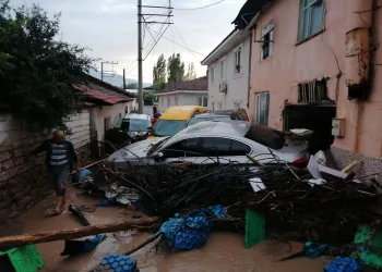 Sel bölgesinde yaralar sarılmaya çalışıyor