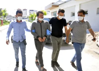 Babasını ve kardeşini bıçakladı, pişman değilim dedi