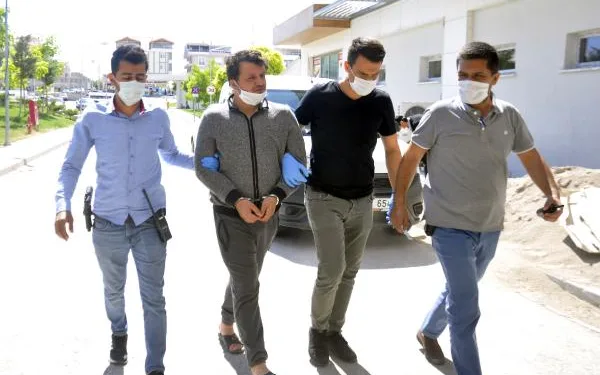 Babasını ve kardeşini bıçakladı, pişman değilim dedi