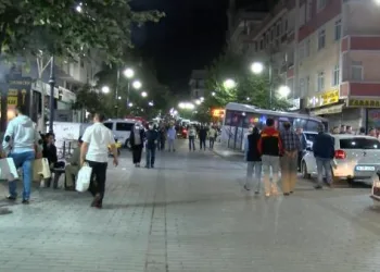 Bahçelievler ve Gaziosmanpaşa’da vatandaşlar sokağa akın etti