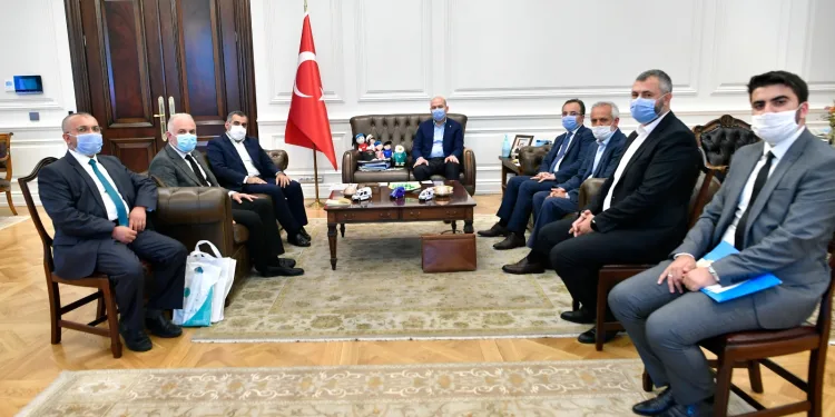Bakan Soylu İdlib için 10 briket ev daha bağışladı