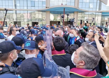 Ankara’ya yürüyen Baro Başkanlarına polis müdahalesi