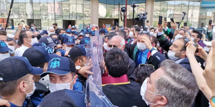 Ankara’ya yürüyen Baro Başkanlarına polis müdahalesi