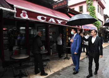 Osmangazi’deki esnafa Dündar’dan ilk gün ziyareti