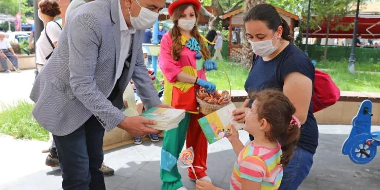 Mudanya’da Başkan Türkyılmaz’dan çocuklara sürpriz