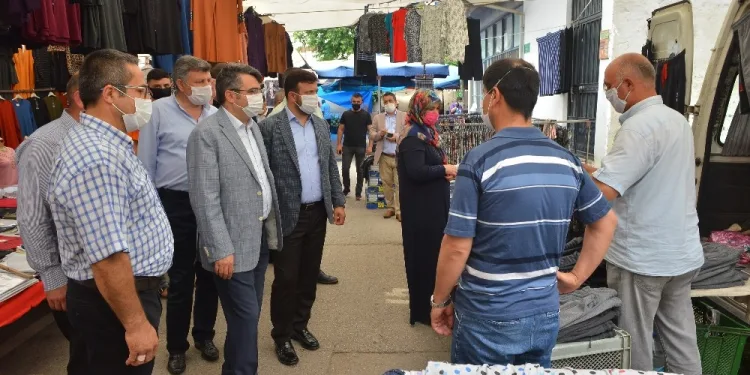 Başkan Yılmaz pazarın nabzını tuttu