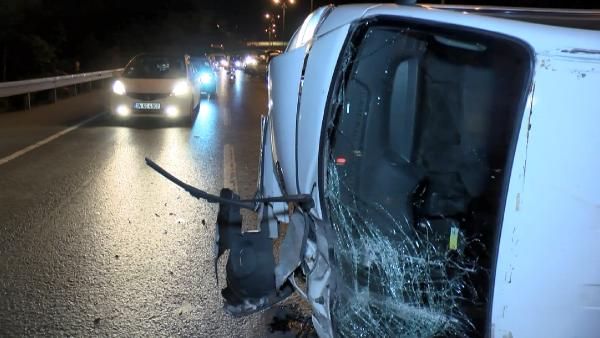 Bayrampaşa'da kamyonet takla attı: 1'i ağır 4 yaralı