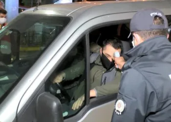  Bayrampaşa’daki sebze meyve haline ateşleri ölçülere alındılar 