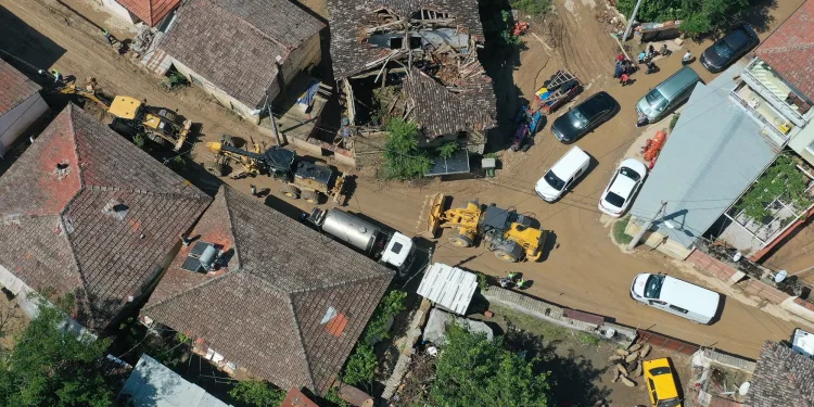 Kestel Belediyesi, yaraları sarmak için çalışıyor