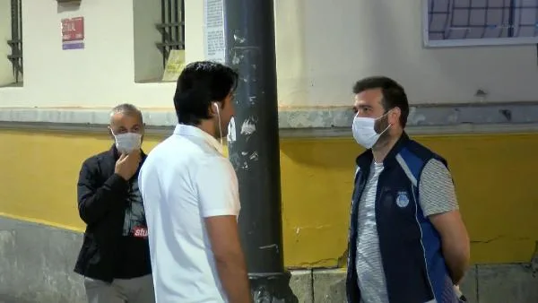 Beyoğlu’nda zabıta maske takmayanları istiklal caddesi’ne almadı