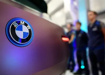 BMW 6 bin çalışanın işine son verecek!