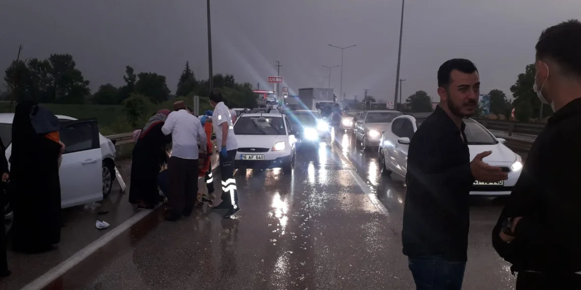 Bursa’da 5 araçlık zincirleme kaza