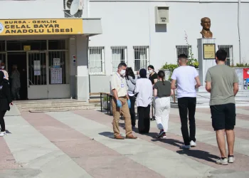 Bursa’da öğrencilerin sınav maratonu başladı