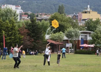 Bursa’da gökyüzü uçurtmalarla renklendi