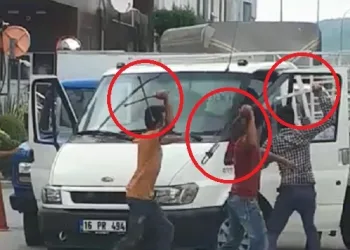 Bursa’da sokak ortasında levyeli satırlı kavga